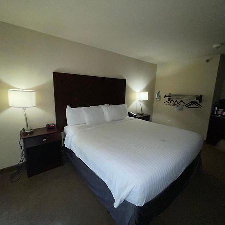 Amerivu Inn And Suites - Crookston Dış mekan fotoğraf
