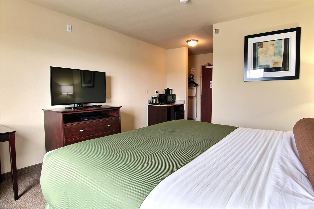 Amerivu Inn And Suites - Crookston Dış mekan fotoğraf