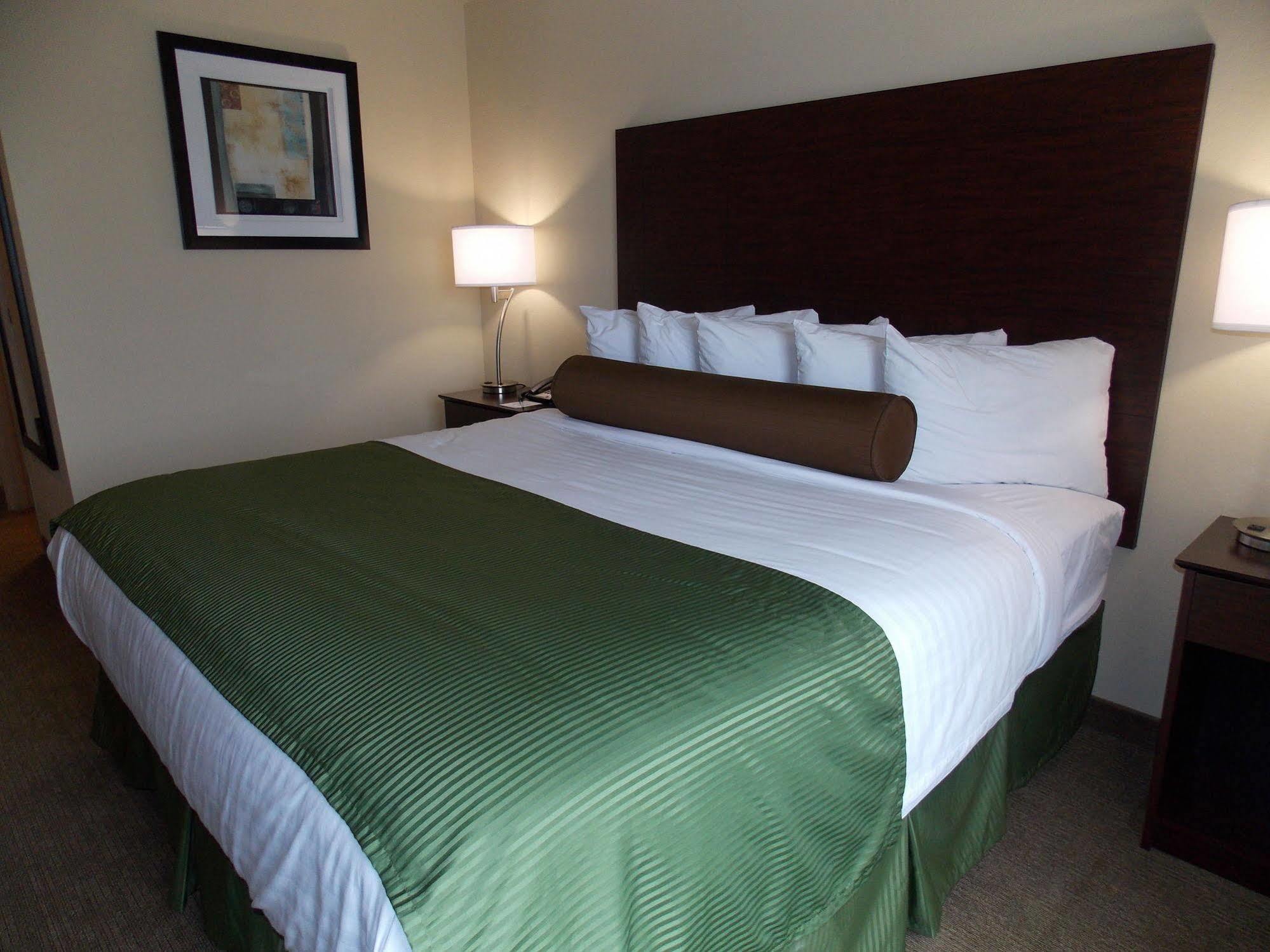 Amerivu Inn And Suites - Crookston Dış mekan fotoğraf